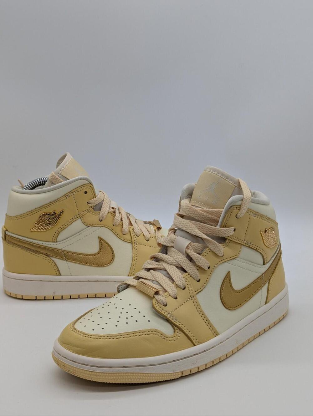 Nike Air Jordan 1 Mid SE Pale Vanilla Metallic Gold FB9892-200 Women's Size 7